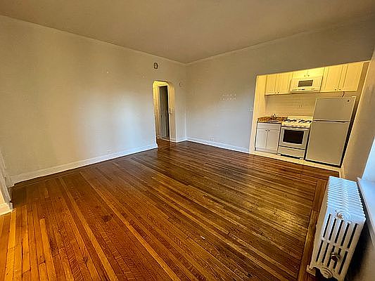 3rd image of 328 W 83rd St APT 6A