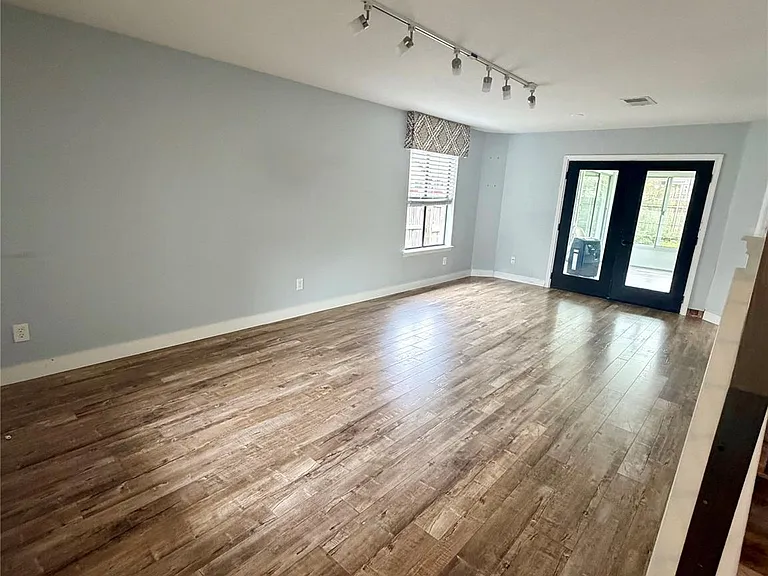 17844 Park Valley Dr — Photo 17