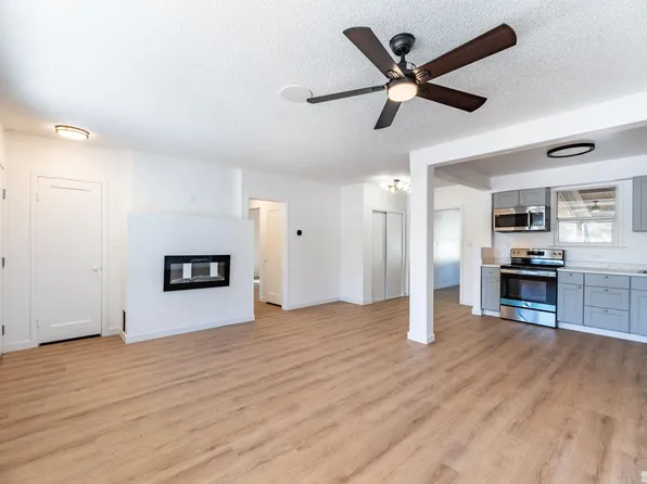 532 Prater Way, Sparks, NV 89431