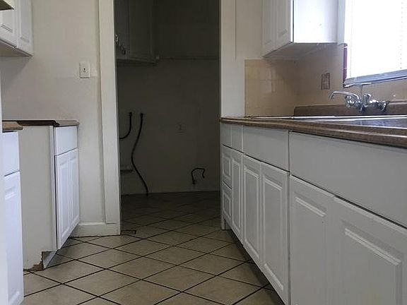 3rd image of 1461 N Lugo Ave