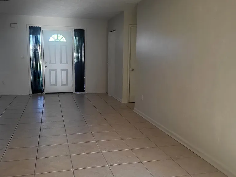 1231 W Wellington Dr — Photo 4