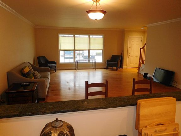 4th image of 228 Lincoln Ave APT B