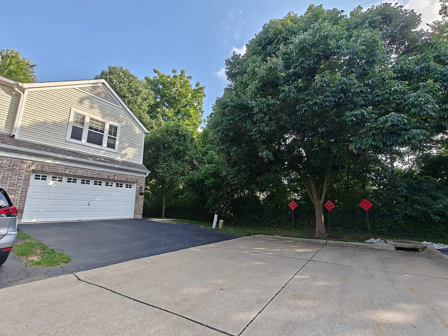 3 bed, 2.5 bath, 1602 sqft, $2,300 — Photo 2
