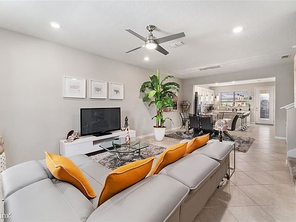 3rd image of 5082 Caspian St
