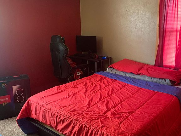 5th image of 4649 W Montrose Ave