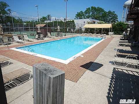 4th image of 63 Cambridge Dr W #63