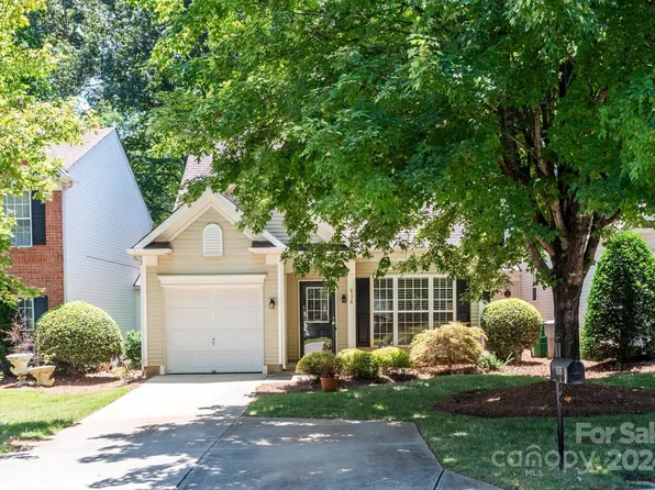 838 Autumn Rain Ln, Charlotte, NC 28209