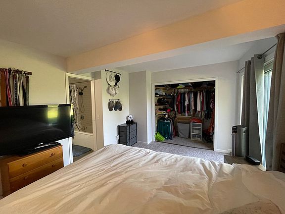 4th image of 2746-2748 Lyman Ln #2746