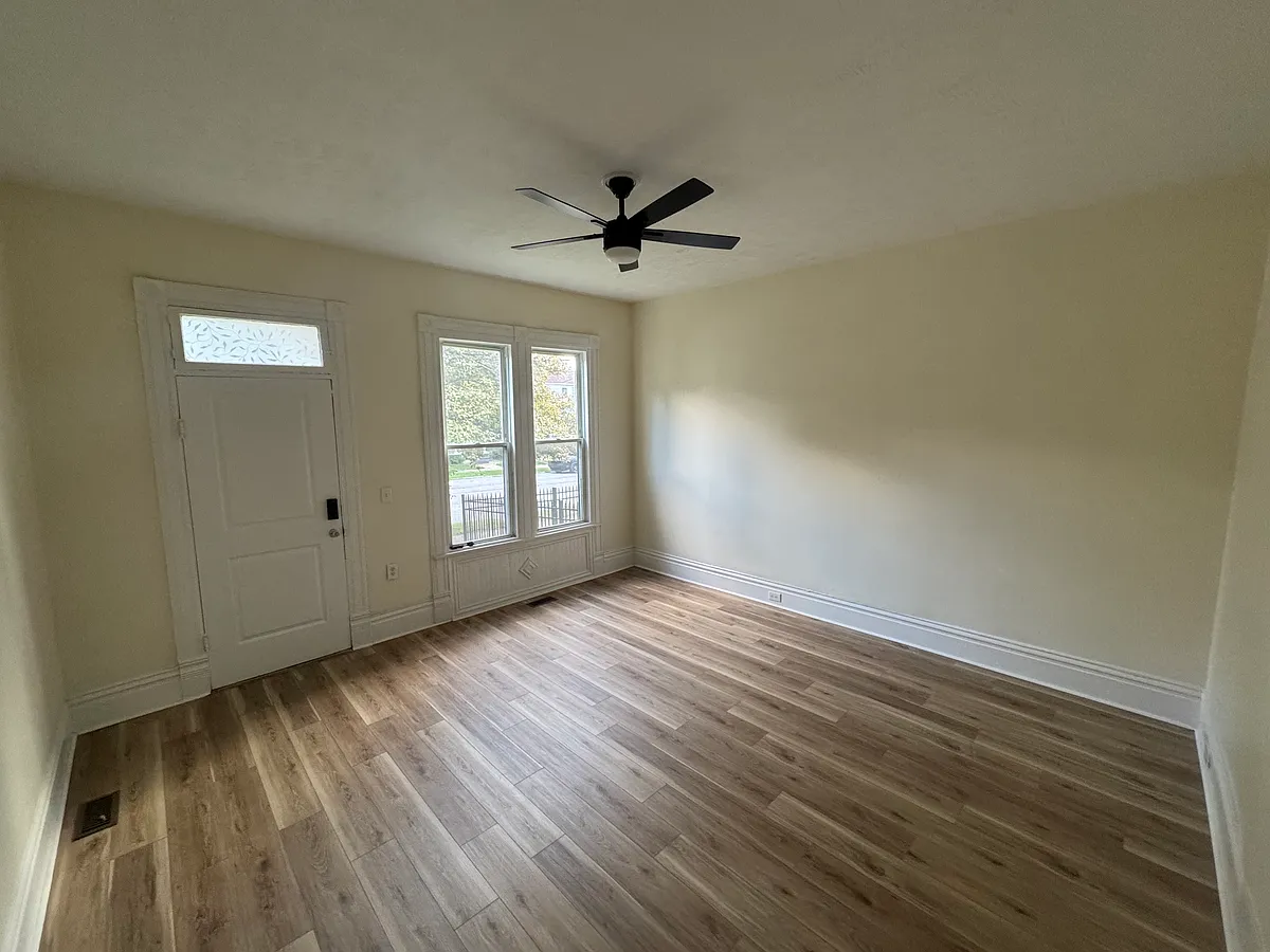 Living room - 1221 Payne St