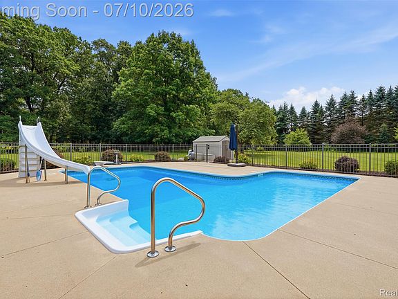 5th image of 462 Gulley Rd