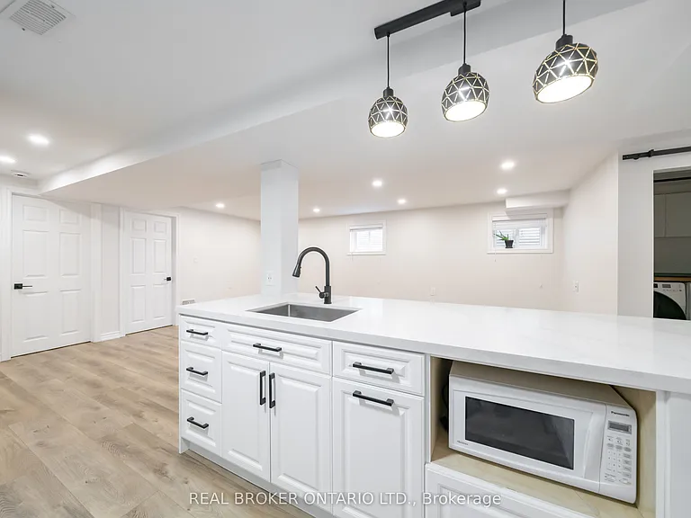 22 Yucatan Rd #LOWER — Photo 12