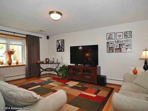 3rd image of 15 Abby St