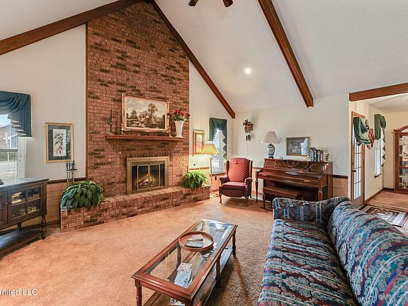 4th image of 619 Sarazen Dr