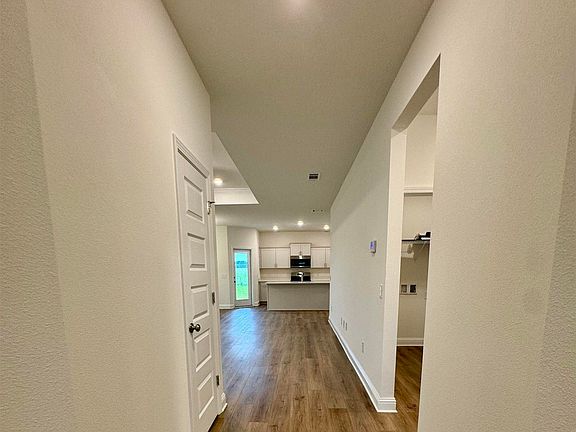 4th image of 2643 Avalon St