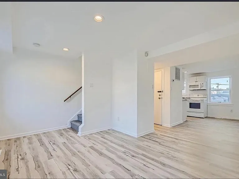 21 S Carrollton Ave — Photo 6