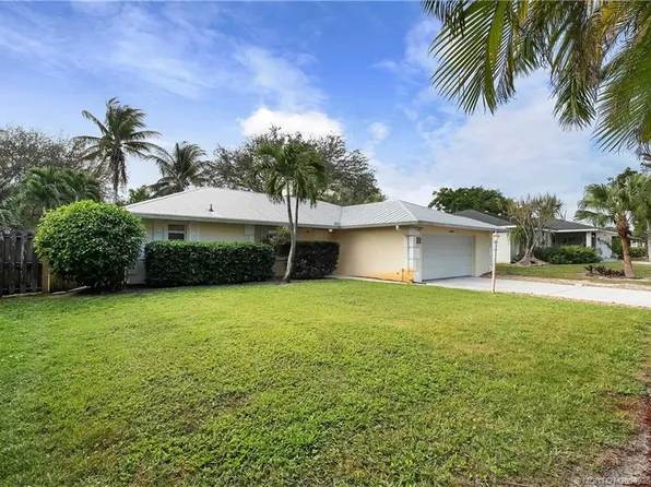 2496 NE Elaine St, Jensen Beach, FL 34957