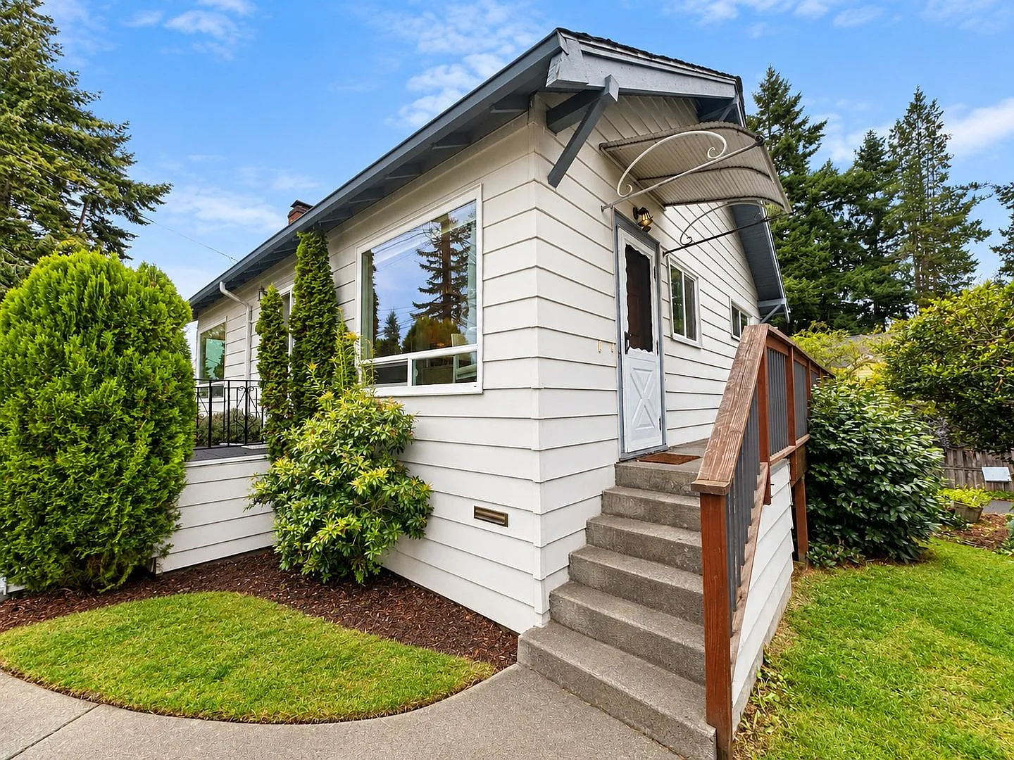 3Bd/1.75Ba Seattle Home — Photo 2