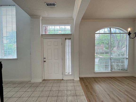2nd image of 3024 Sawtooth Dr