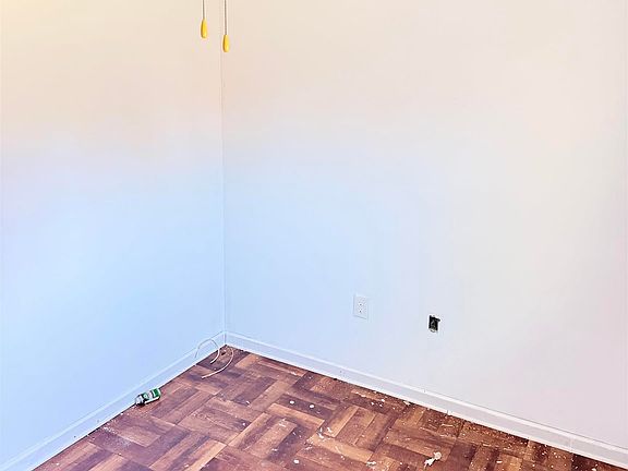 4th image of 5764 Hartford Ave