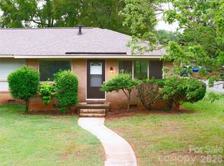 4900 Malibu Dr, Charlotte, NC 28215