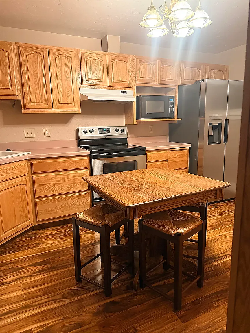 3 bed, 1056 sqft, $1,700 — Photo 1