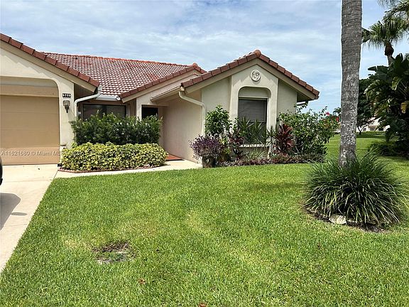4th image of 5799 Parkwalk Cir W
