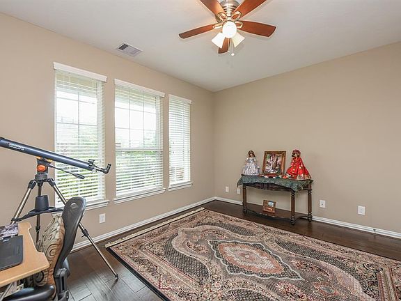 4th image of 2110 Chickadee Dr