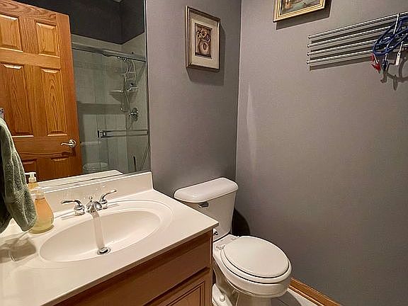 1st fl full bath