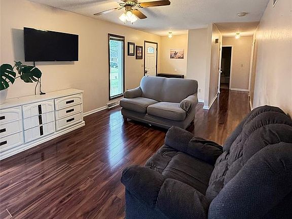 3rd image of 603 Fairview Dr