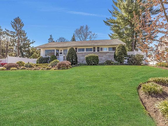 3rd image of 26 W Park Dr