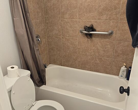 4th image of 2417 S Budlong Ave #2-U-1