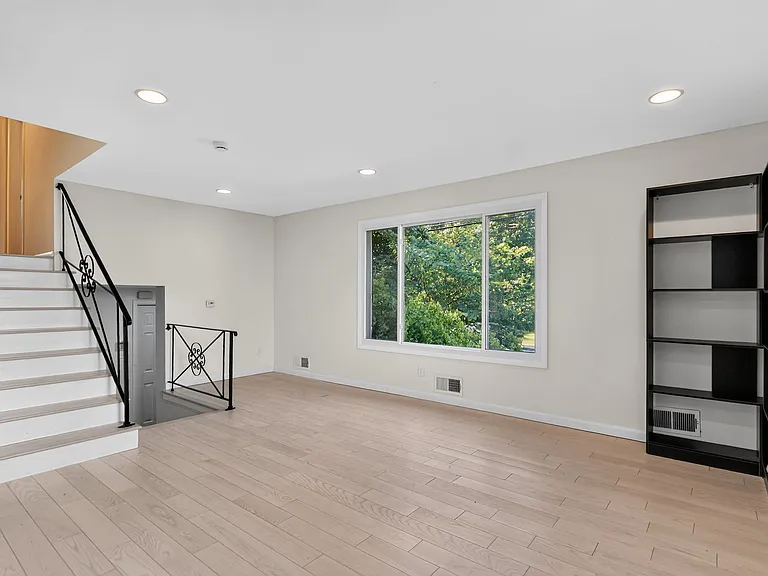 3521 Yuma St NW — Photo 10