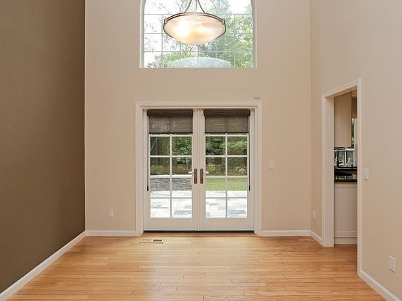 5th image of 996 Solana Ct