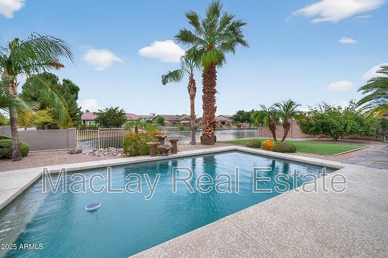 1st image of 527 E Tonto Dr