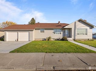 304 N 14th St, Sunnyside, WA 98944