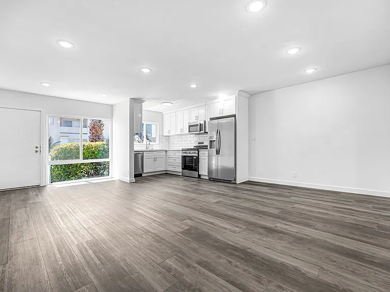 978 Barrington - steps to San Vicente in prime Brentwood! — Photo 8