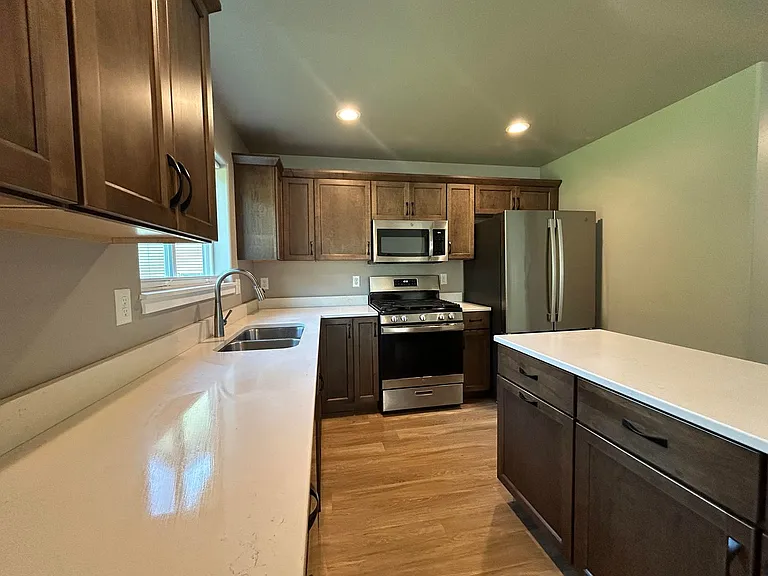 253 Lindemann Dr — Photo 6