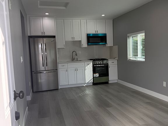 3rd image of 7818 Troost Ave