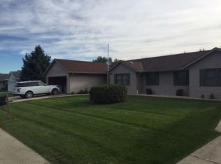 2624 Meadowbrook Rd, Waukesha, WI 53188