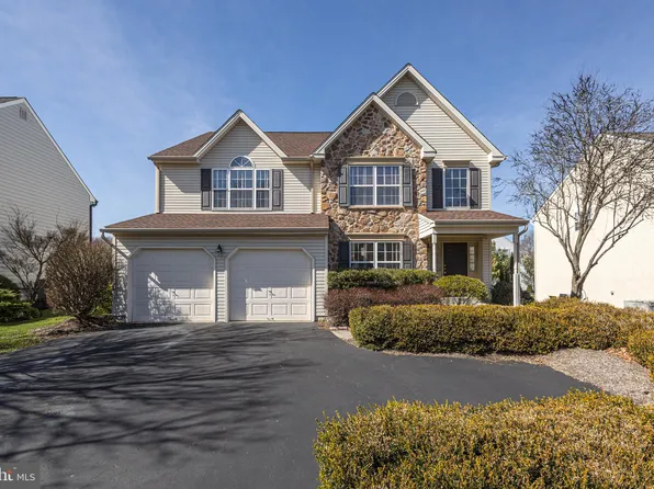 203 Riverwoods Dr, New Hope, PA 18938