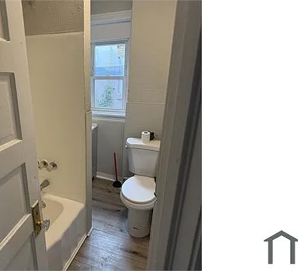1137 Thomas St — Photo 9
