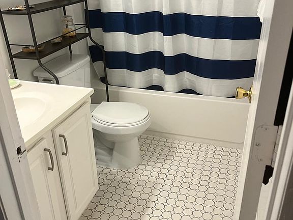 3rd image of 2300 SE 2nd St APT 11