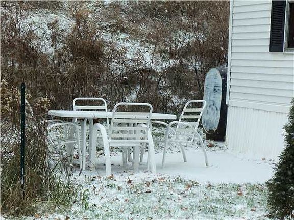 3rd image of 4529 Shelly Rd