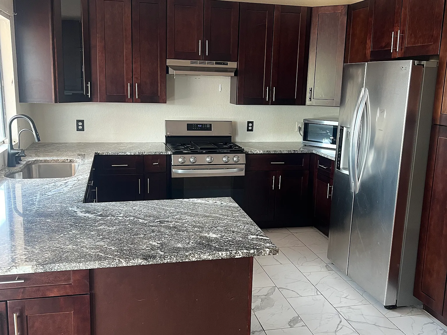 3 bed, 1667 sqft, $2,200 — Photo 3