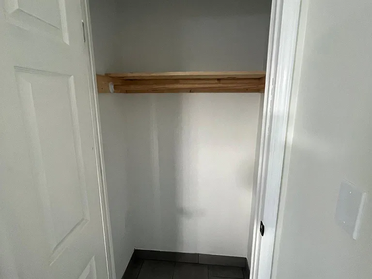 10904 Scoville Ave — Photo 11
