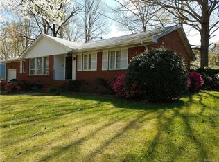 206 Homestead Dr, Colonial Heights, VA 23834
