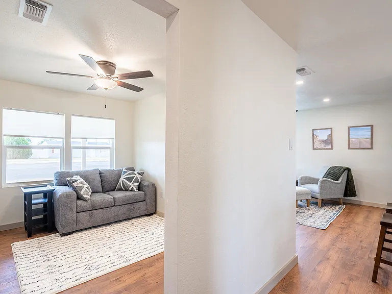 3122 W Illinois Ave — Photo 4