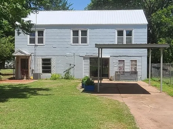 215 Cedar St, Perry, OK 73077