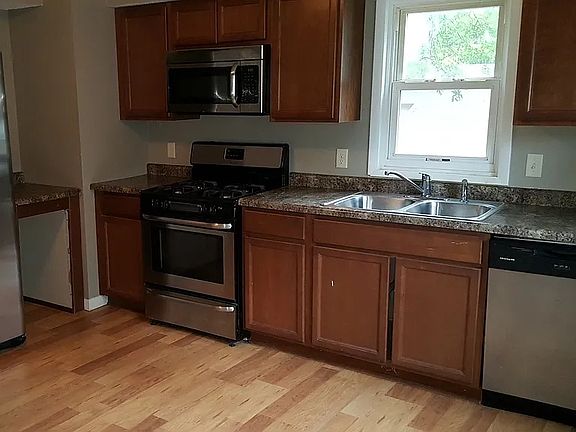 4th image of 2044 Dale St N #1