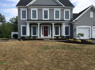 16 Sparrow Pt, Penfield, NY 14526